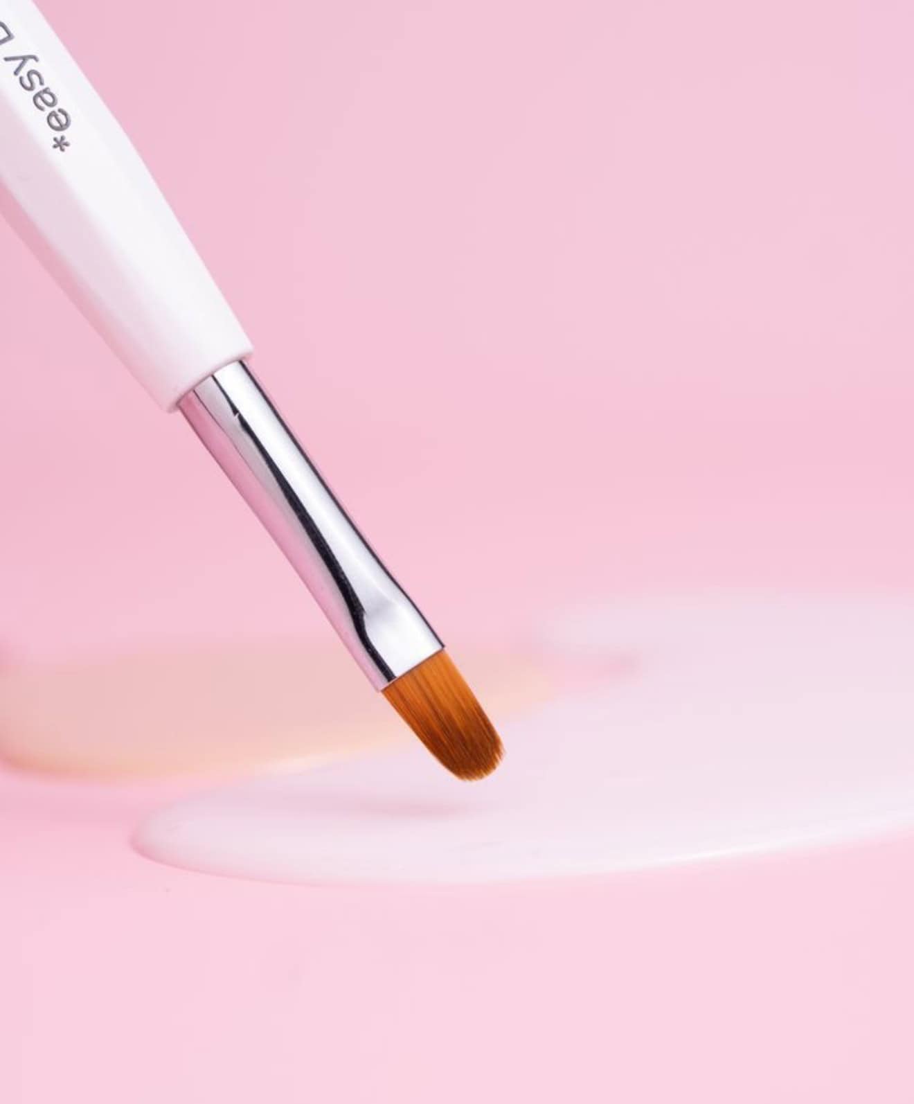 Flat Oval Gel Brush by Easy to be professional Flat Oval Gel Brush by Easy to be professional