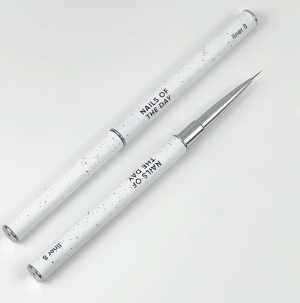 NAILSOFTHEDAY Brush Liner, 8mm - - 1 -